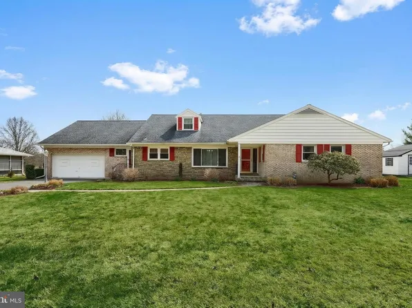 290 Country Club Ln, Gettysburg, PA 17325