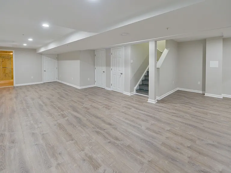 200 Rolling Hill Dr — Photo 5