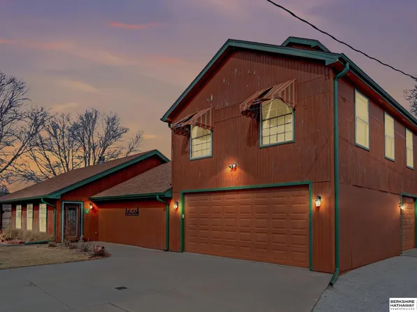 2166 E Lake Dr, Union, NE 68455