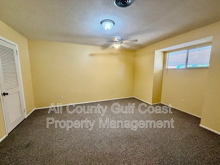 325 Englewood Isles Pkwy — Photo 8