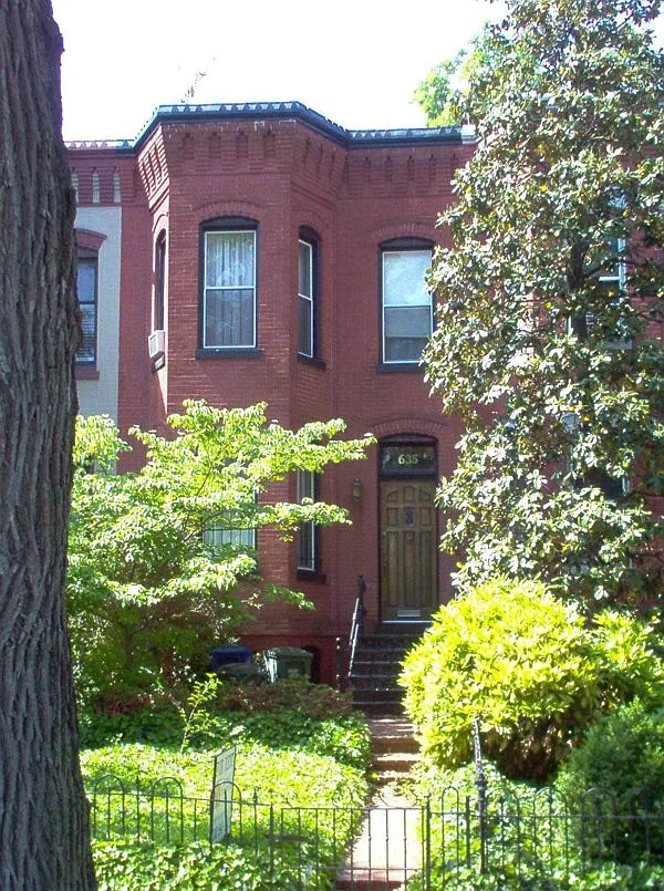 635 Massachusetts Ave NE photo 1