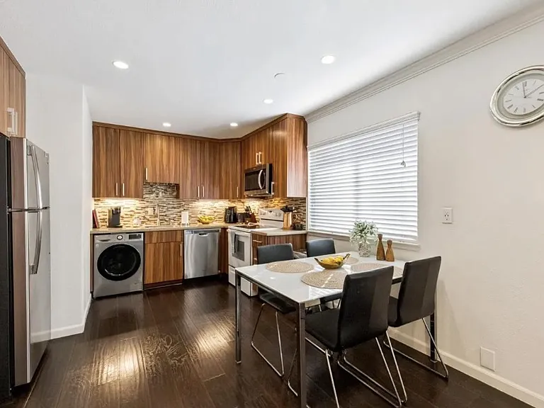 1223 Bonanza Ave #11 — Photo 6