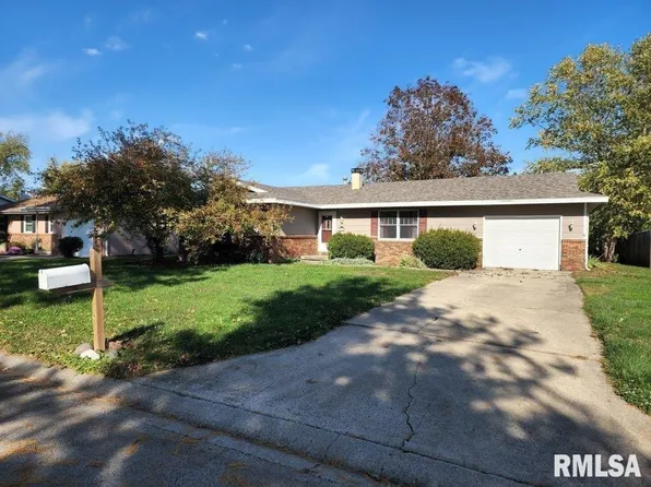 821 Cypress Dr, Chatham, IL 62629