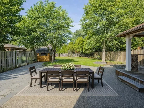 1229 Freeman St, Burlington, ON L7S 2J7