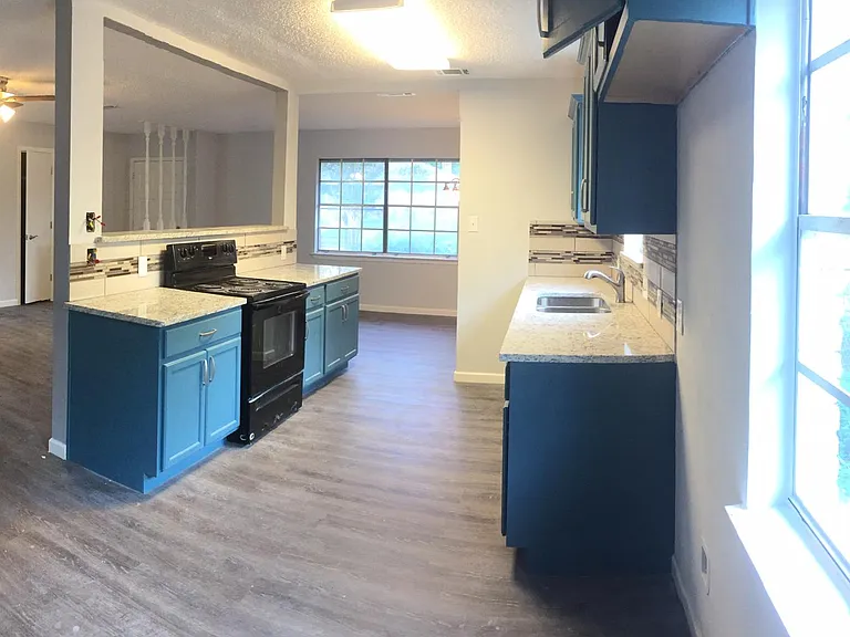 1527 Hillside Dr — Photo 10