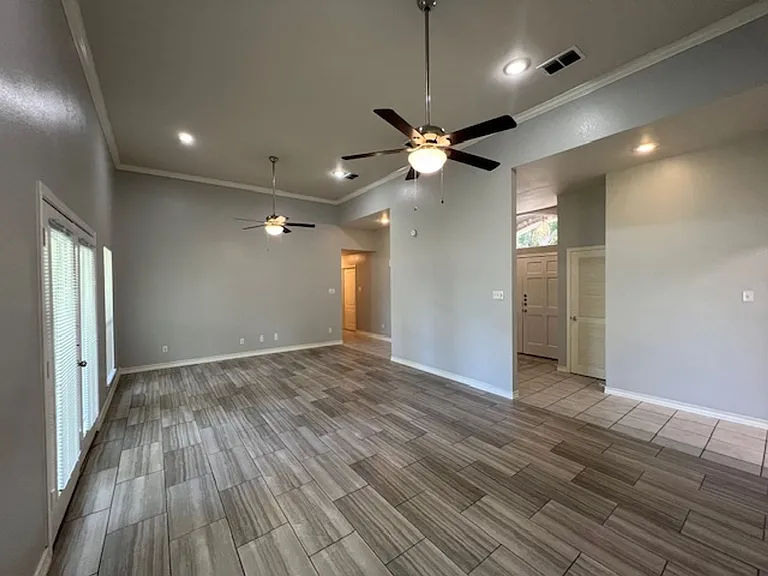 8506 Crownwood Dr — Photo 6