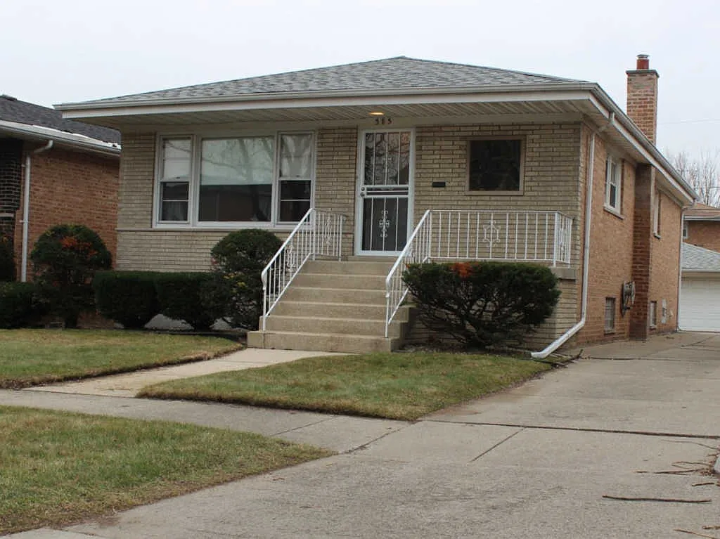 383 Prairie Ave photo 1