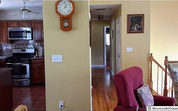 4th image of 851 Regency Ct