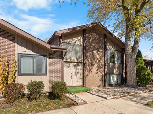 532 E Devon Ave, Roselle, IL 60172