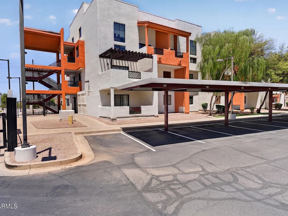 1st image of 1005 E 8TH Street #3004