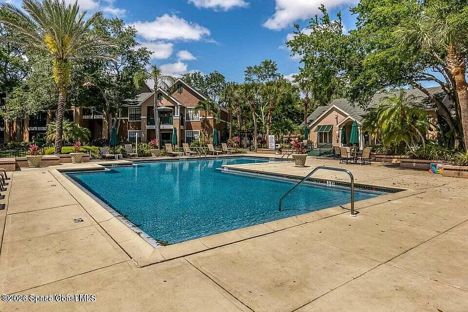 2 bed, 2.0 bath, 1078 sqft, $1,600 — Photo 2