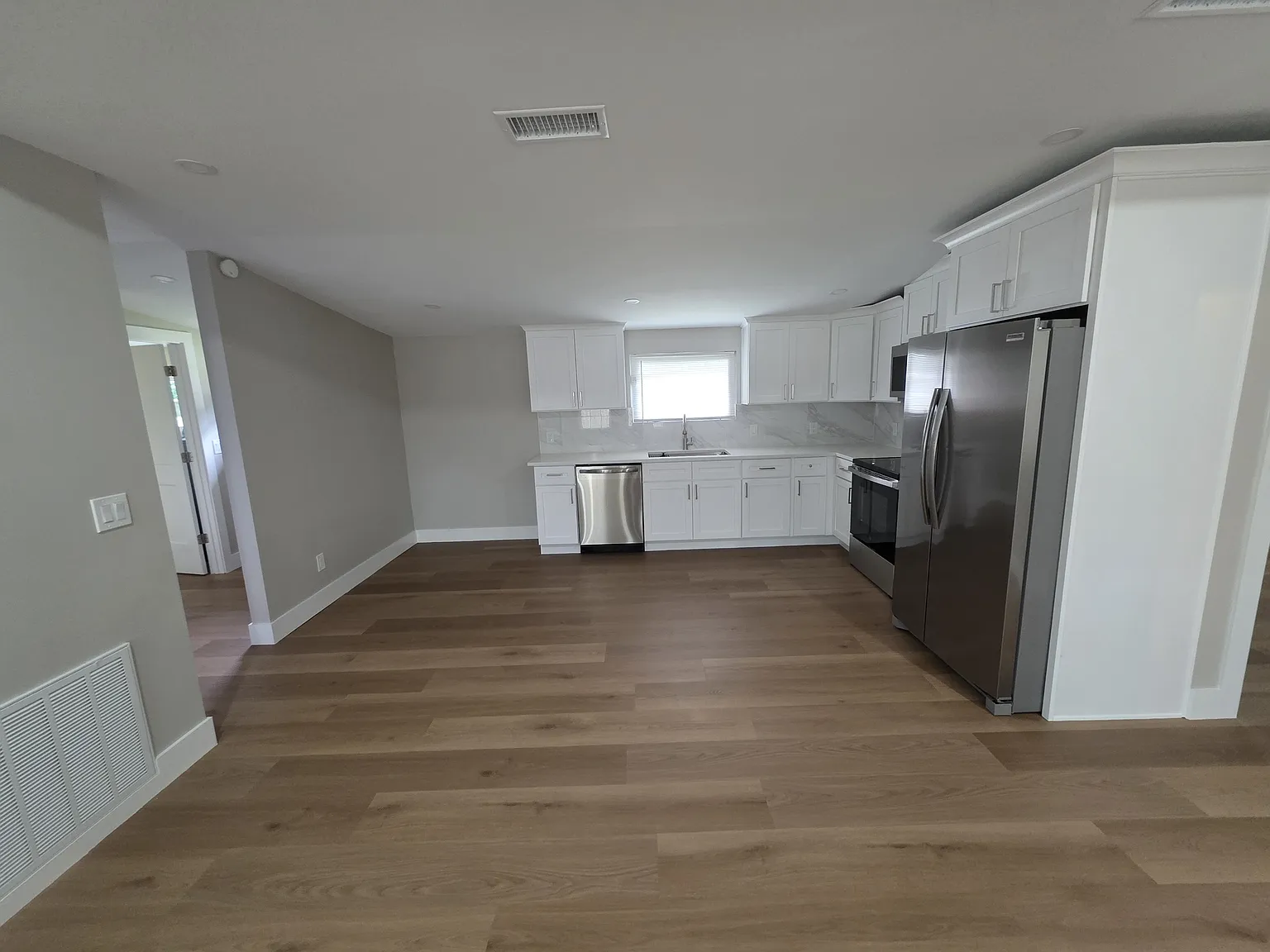 3 bed, $1,800 — Photo 3