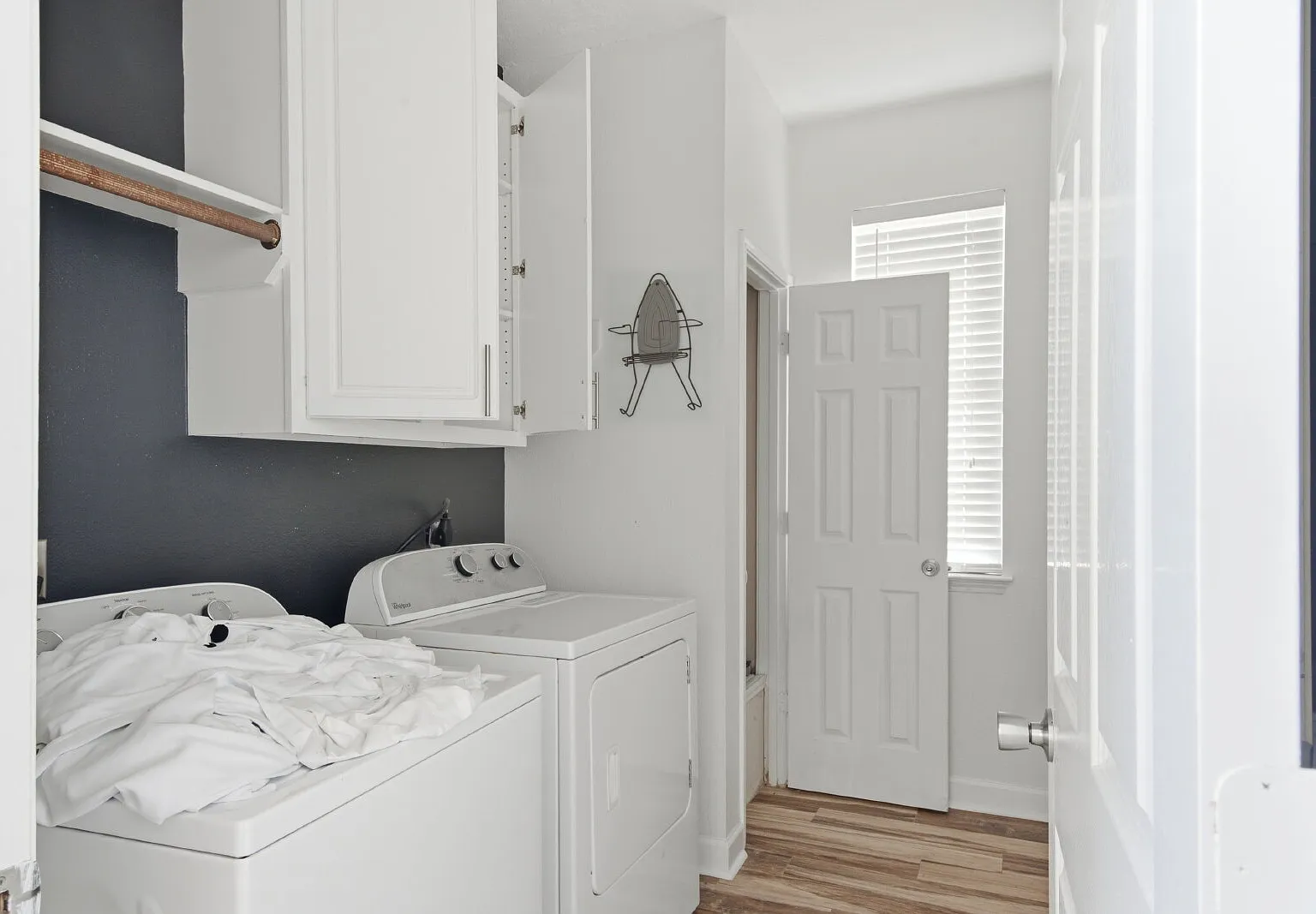 4 bed, 3.5 bath, 3991 sqft, $3,500 — Photo 3