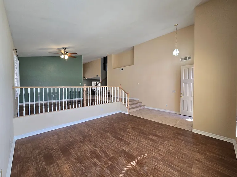 8244 W Gilmore Ave — Photo 4