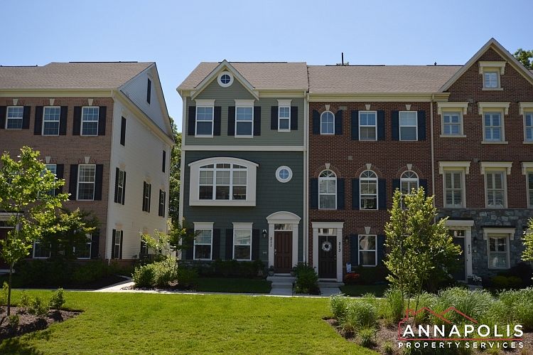 1st image of 211 Vanguard Ln