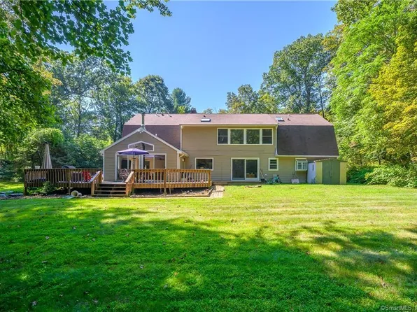 15 Dillon Road, Woodbridge, CT 06525