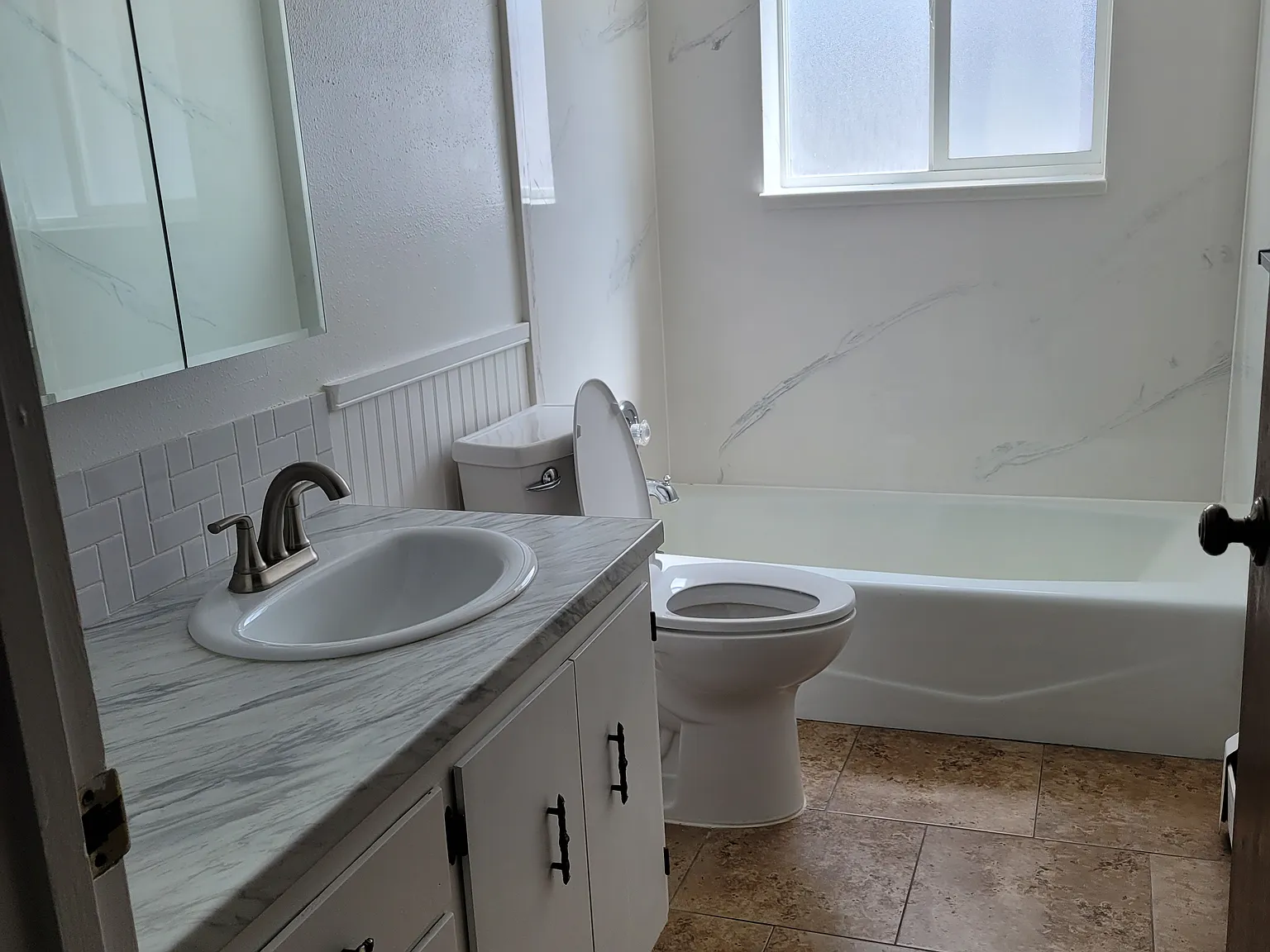 2 bed, 900 sqft, $1,200 — Photo 2