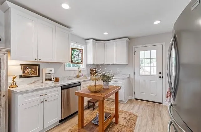 414 Roberts St — Photo 13