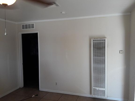 3rd image of 1128 Alaska St