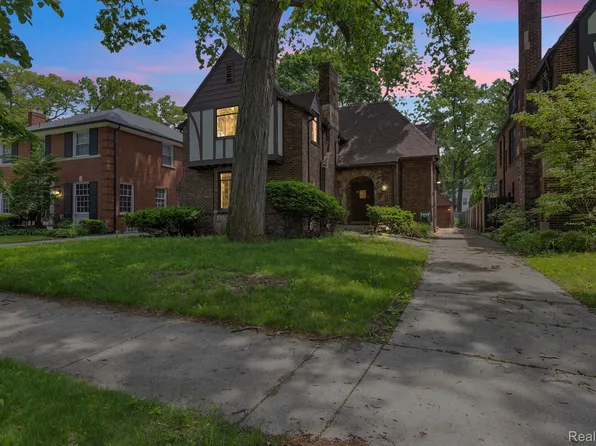 19510 Stratford Rd, Detroit, MI 48221