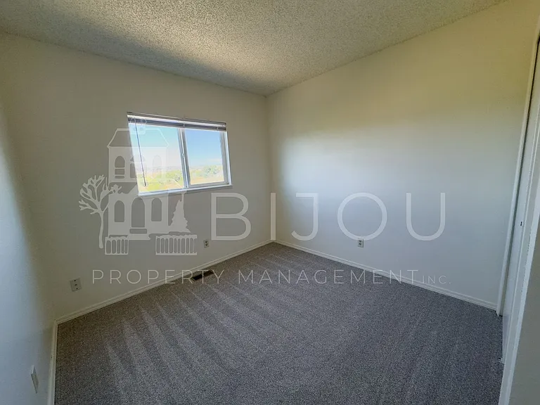 6470 Chantilly Pl — Photo 13