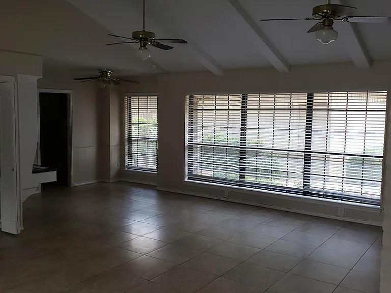 3016 Overton Park Dr W — Photo 7