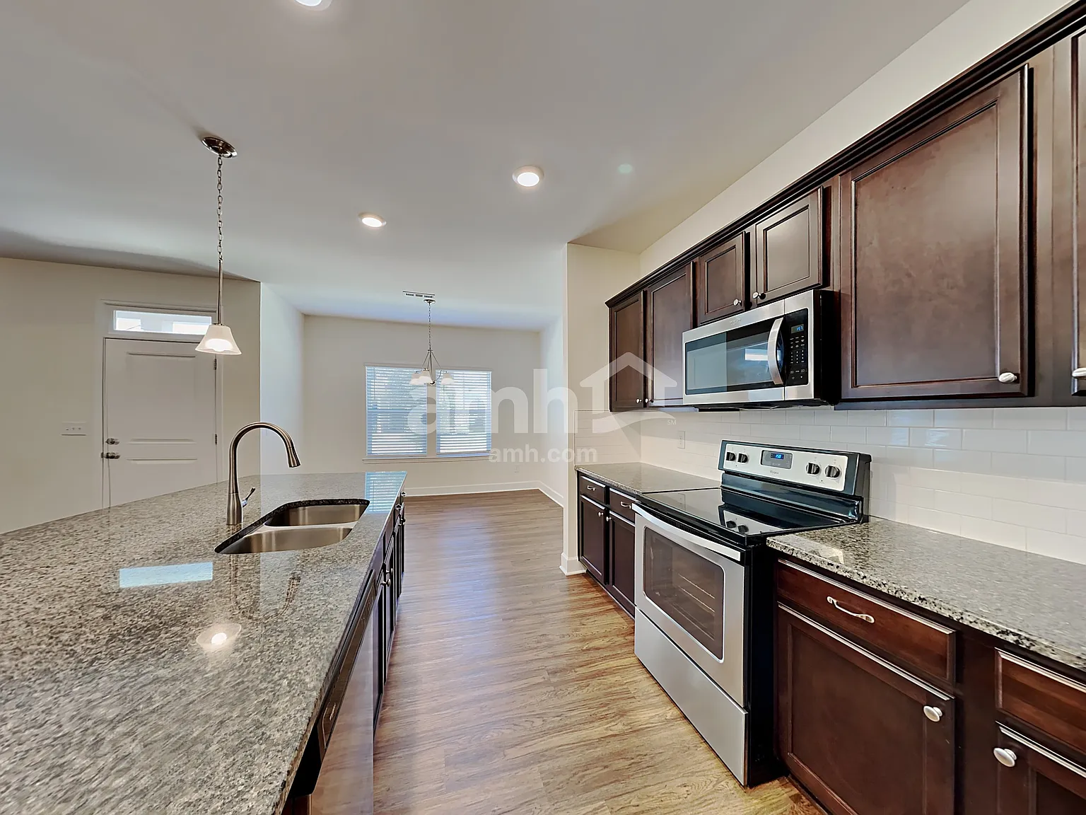 3 bed, 2.5 bath, 2022 sqft, $2,405 — Photo 3
