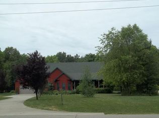 3122 18th St, Charleston, IL 61920