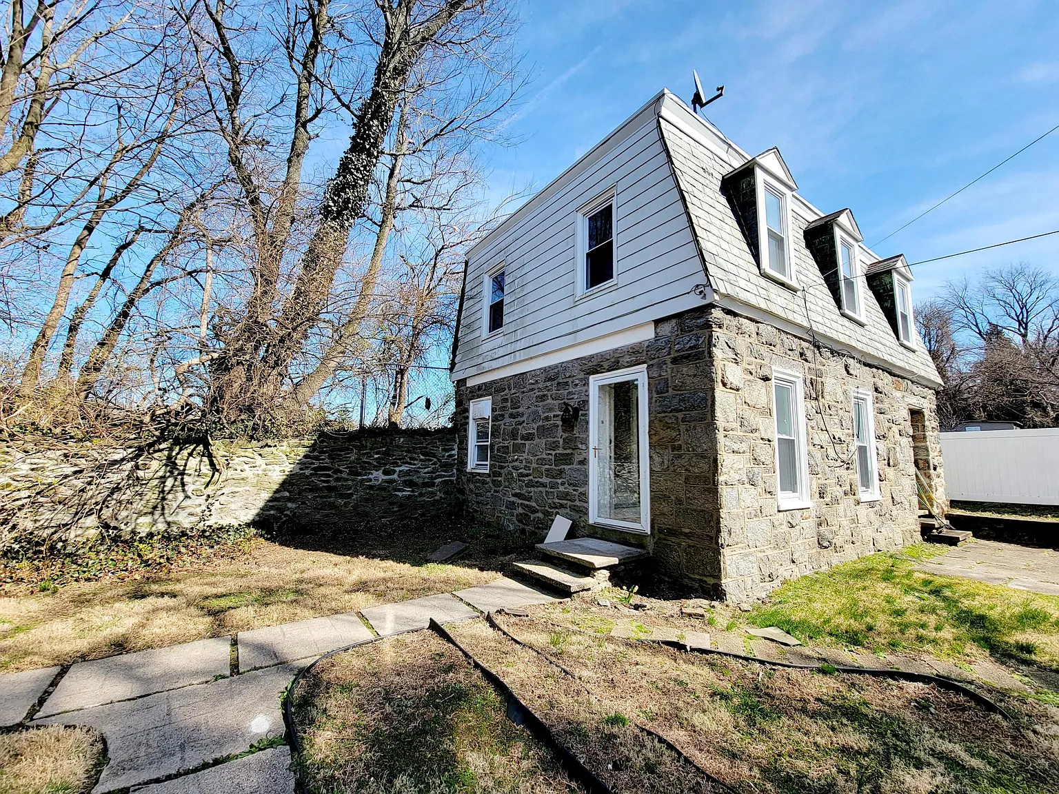 2 bed, 1.5 bath, 1200 sqft, $2,400 — Photo 1