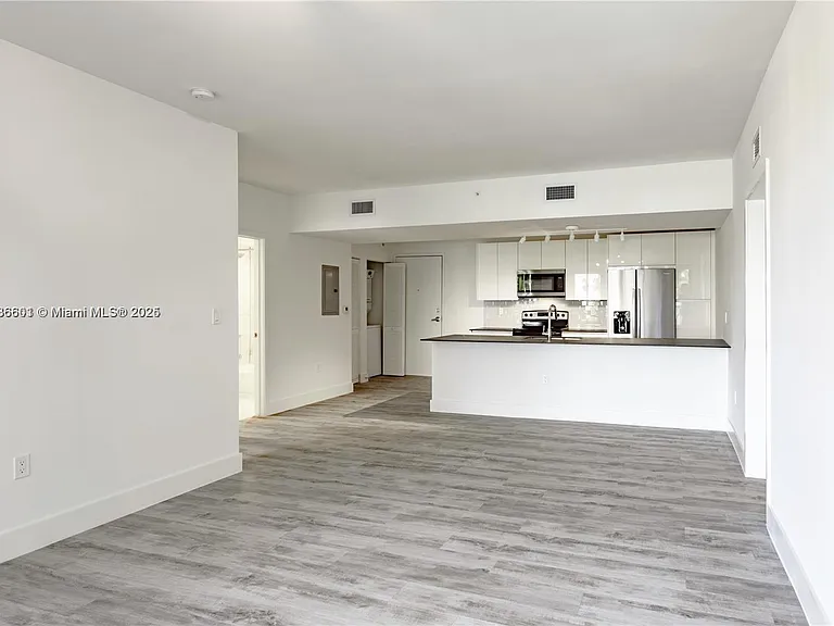 4400 Sunrise Blvd #T1 — Photo 3
