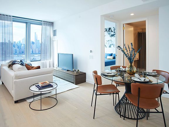 4th image of 3 Court Sq APT 6003