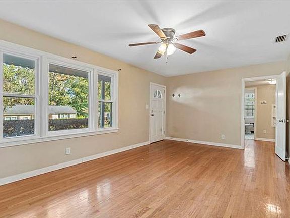 3rd image of 1216 Carraway St