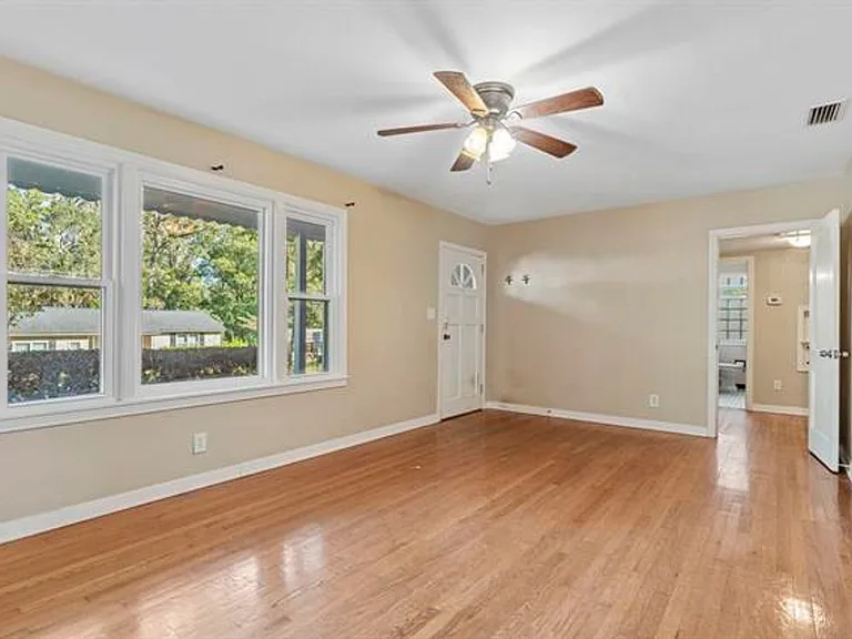 1216 Carraway St — Photo 3