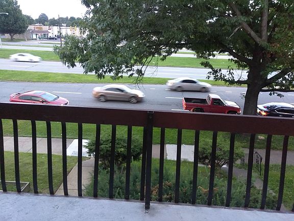 3rd image of 7536 Roosevelt Blvd #2