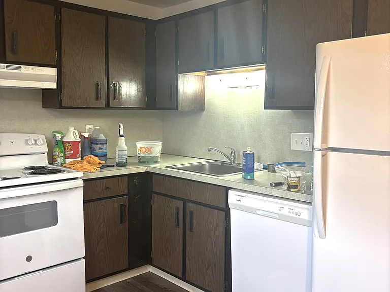 Governor Weare Apartments — Photo 31