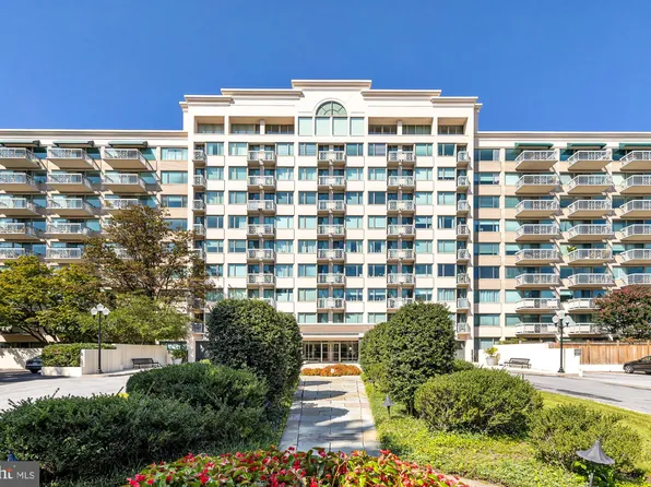 5450 Whitley Park Ter APT 512, Bethesda, MD 20814