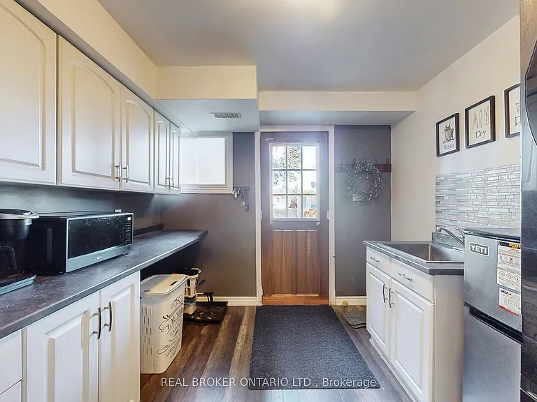 15 Jasmine Cres — Photo 36