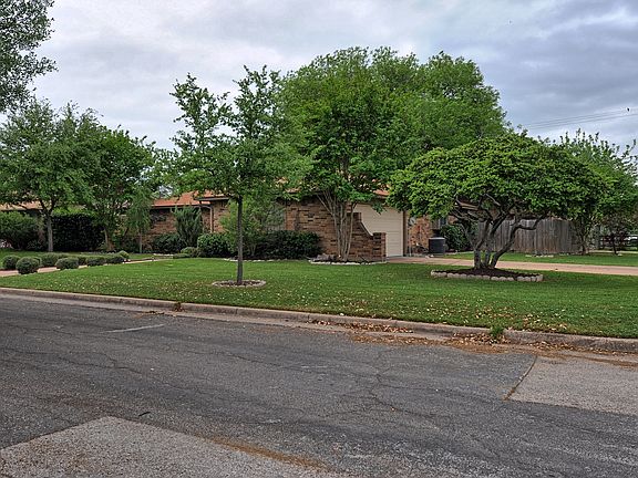 4th image of 700 Barkridge Trl