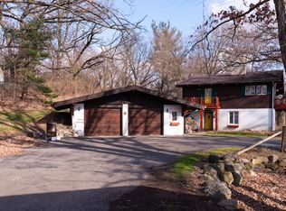 20373 County Line Rd, Roscoe, IL 61073