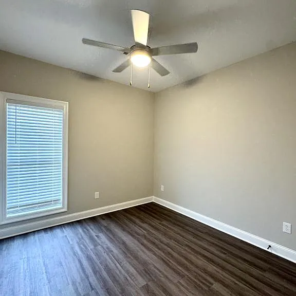 706 Kathleen Dr — Photo 8