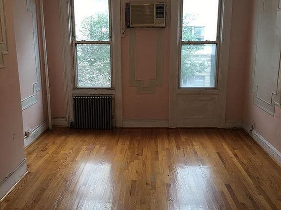 5th image of 530 Graham Ave APT 2R
