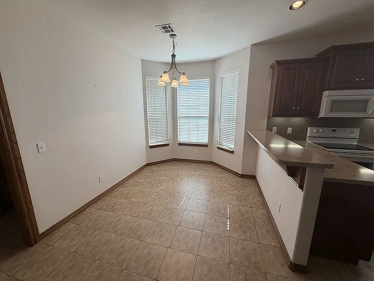 800 Windsor Pl — Photo 5