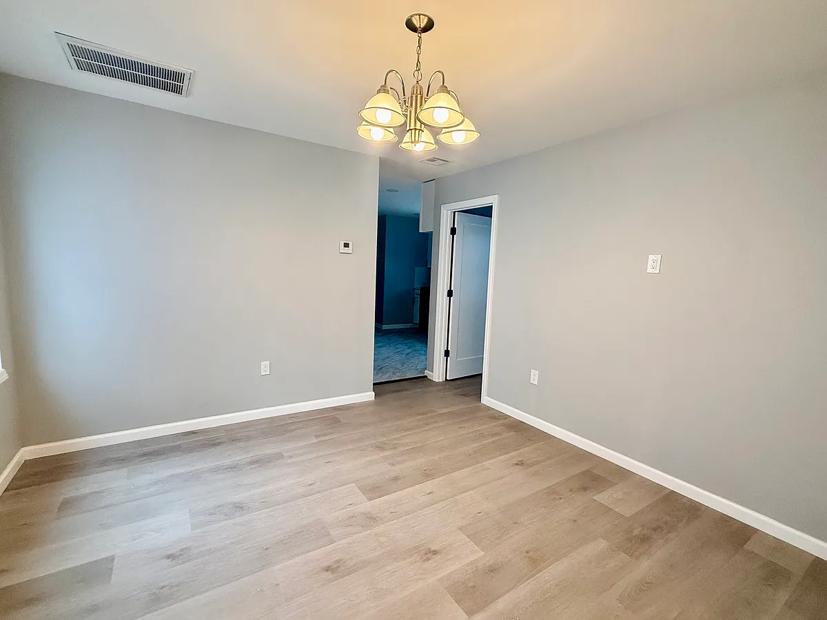Building Photo - 273 Oak St #2