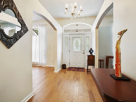 5th image of 30 Deerwood Ct