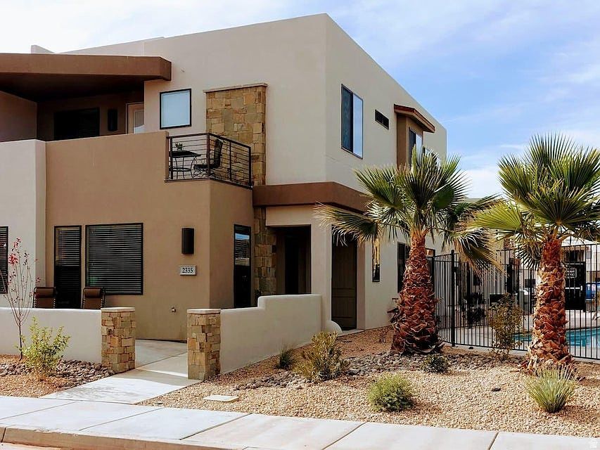 1st image of 2335 N Canyon Dr