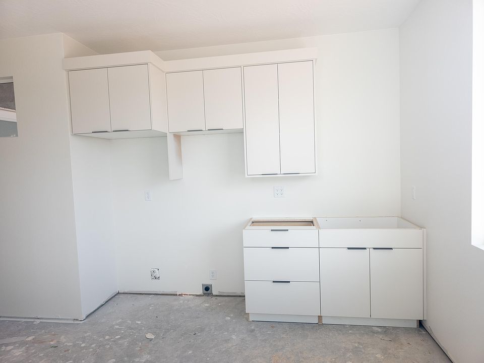2nd image of 718 N 3025 W