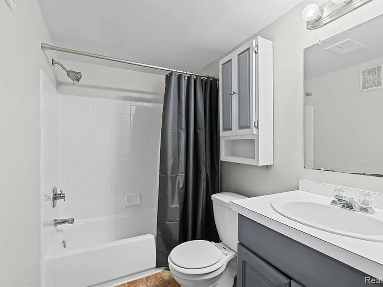 162 Princeton Dr — Photo 16