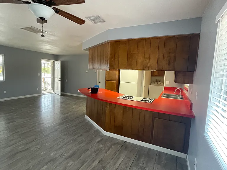 5967 Alpine Ave — Photo 9