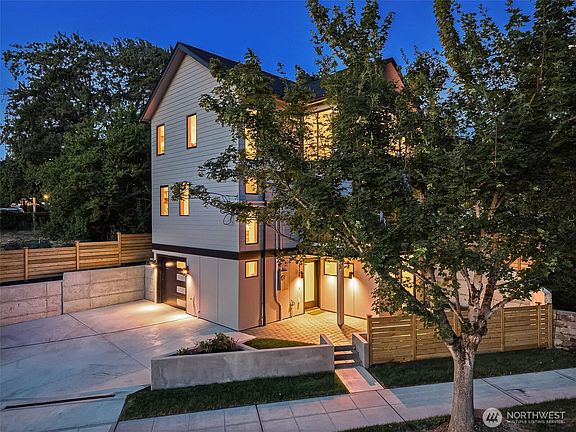 2nd image of 2726 NE Blakeley Street