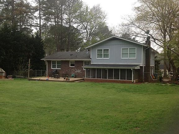 3rd image of 5060 Lake Forest Dr SE